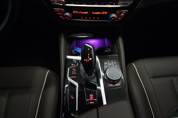 宝马5系 2022款 改款二 525Li 豪华套装中控内饰18