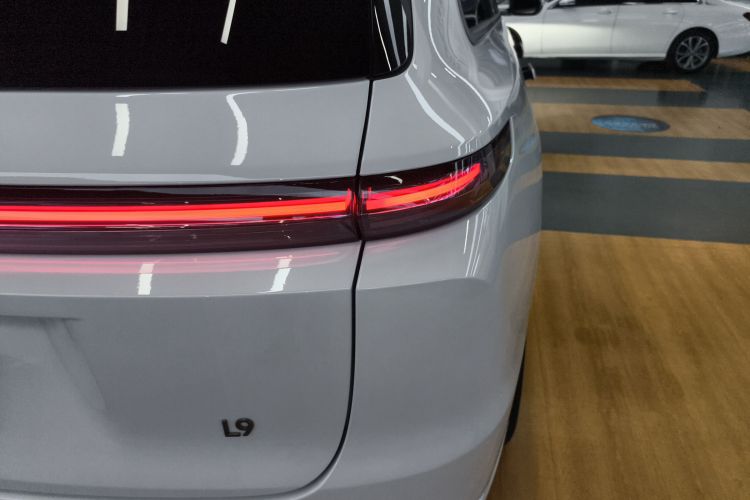 理想汽车 理想L9 2025款 Ultra 智能焕新版车身外观9