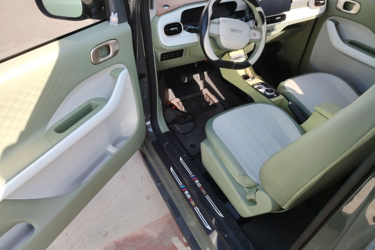 吉利银河 2025款 210km 熊猫骑士中控内饰20