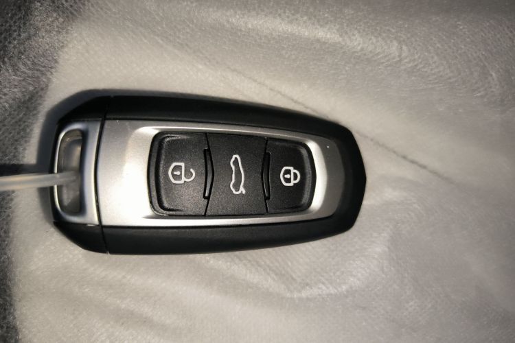 吉利银河 2025款 210km 熊猫卡丁中控内饰11