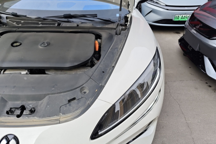 腾势Z9 2024款 1100km 四驱Max版机舱底盘26