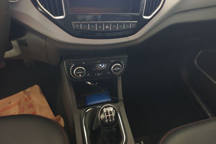 一汽 森雅R7 2016款 1.6L 手动尊贵型中控内饰18