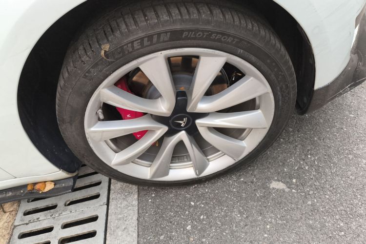 特斯拉 Model 3 2019款 标准续航后驱升级版车身外观10