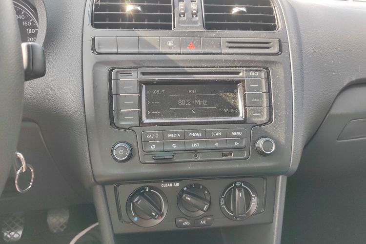 大众 Polo 2016款 1.4L 手动风尚型中控内饰16