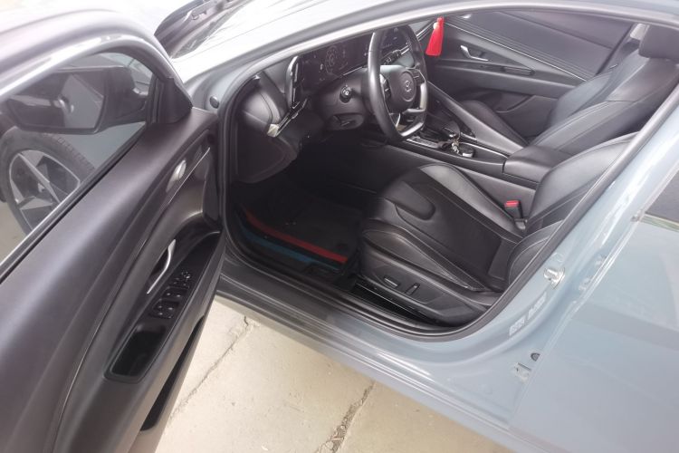 现代 伊兰特 2021款 1.5L CVT LUX尊贵版中控内饰20