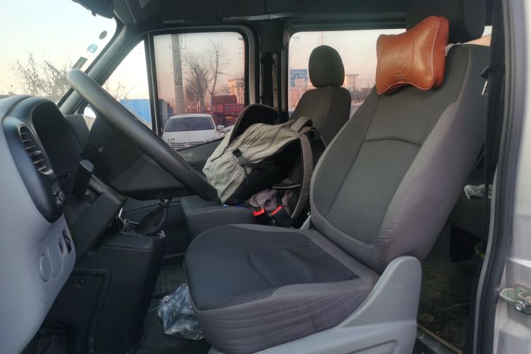 江铃 特顺 2019款 2.8T商运型长轴中顶6座后单胎国VI JX493中控内饰19