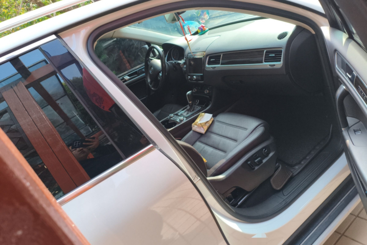 大众 途锐 2015款 3.0TSI 高配型局部细节9005