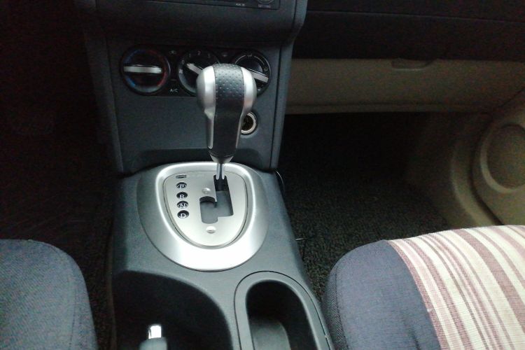 日产 逍客 2012款 2.0XL 火 CVT 2WD中控内饰18