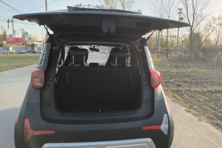 奇瑞 小蚂蚁 2022款 改款 甜粉款 半糖版 磷酸铁锂 30.7kWh 30kW 301km机舱底盘23