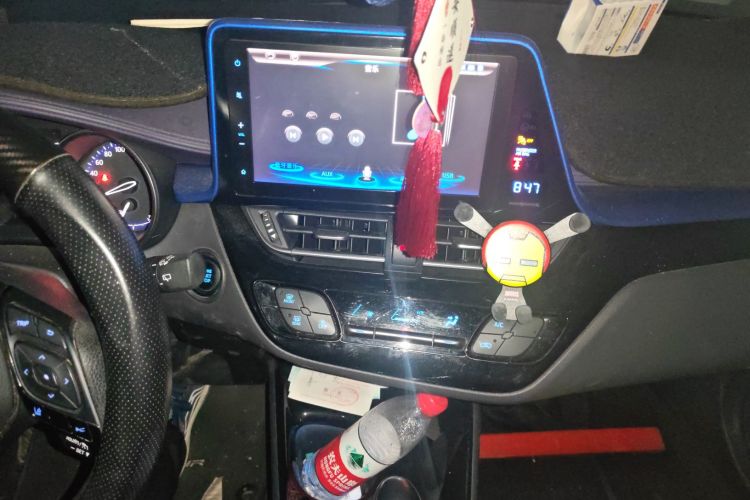 丰田C-HR 2018款 2.0L 领先天窗版 国VI中控内饰16