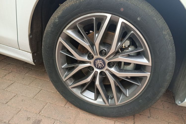 比亚迪 秦PLUS 2023款 冠军版 DM-i 120KM领先型车身外观6002