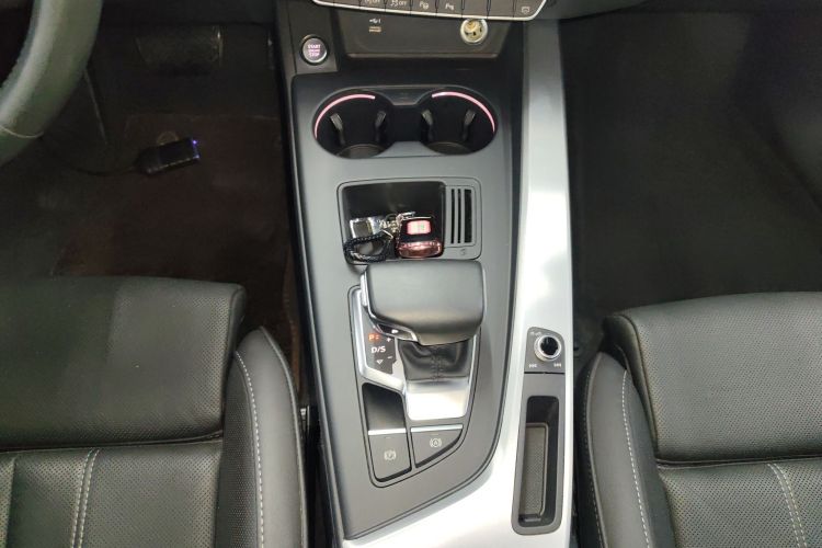 奥迪A4L 2020款 40 TFSI 豪华动感型中控内饰18