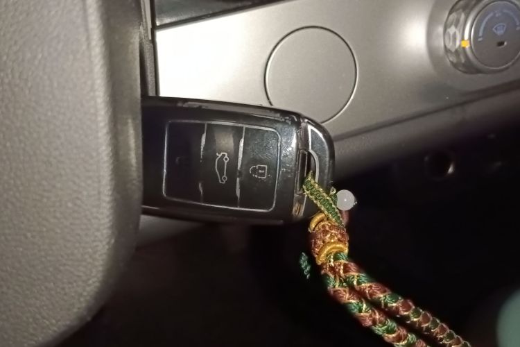 长安启源 长安Lumin 2023款 205km 香沁款中控内饰7001