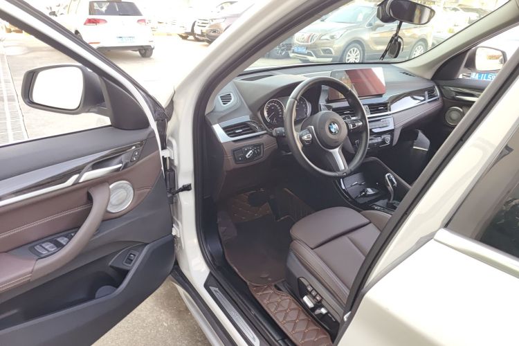 宝马X1 2021款 xDrive25Li 尊享型中控内饰20