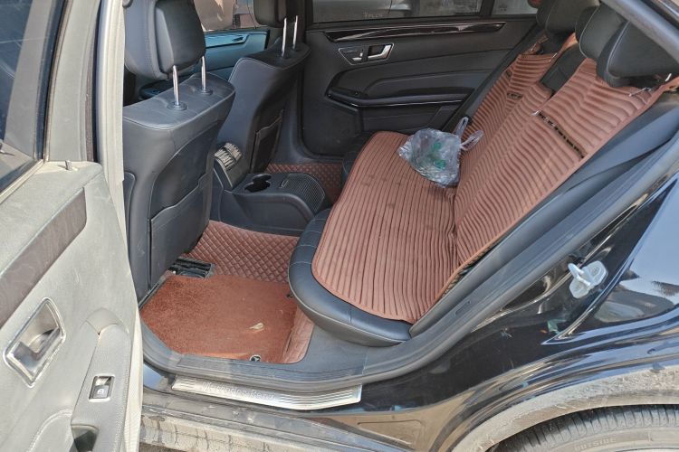 奔驰E级 2015款 改款 E 260 L 运动型中控内饰7004