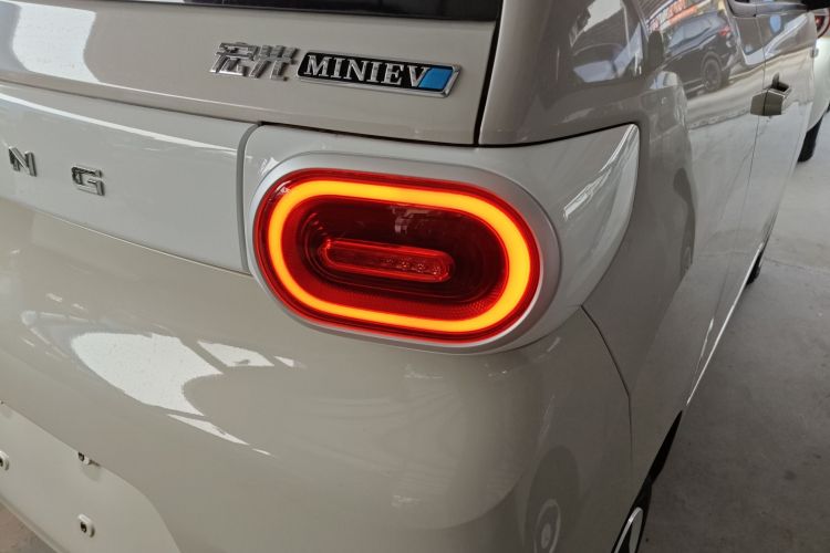 五菱汽车 宏光MINIEV 2024款 第三代 215km 青春版车身外观9