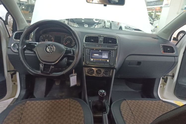 大众 Polo 2016款 1.4L 手动风尚型中控内饰12