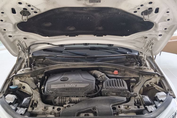 宝马1系 2021款 改款 120i M运动曜夜版机舱底盘24