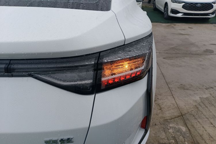 东风风神 奕炫 2025款 1.5L 自动豪华型车身外观9