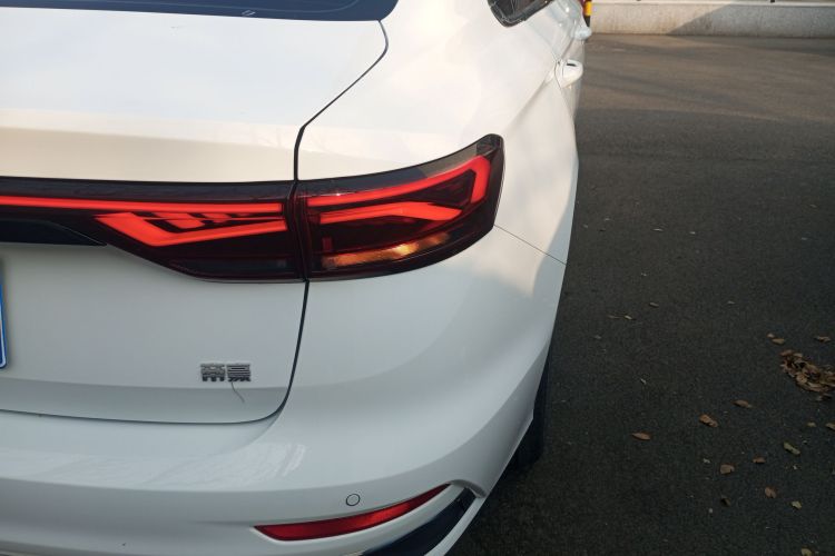 吉利汽车 帝豪 2025款 第4代 1.5L CVT旗舰型车身外观9