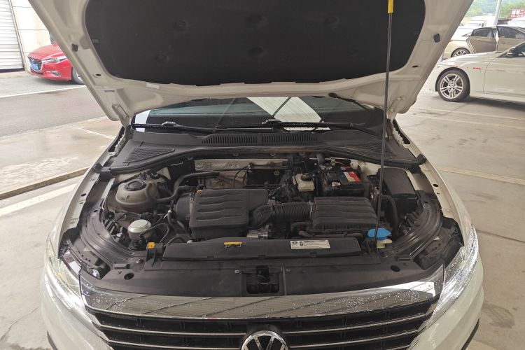 大众 朗逸 2022款 1.5L 自动风尚版机舱底盘24