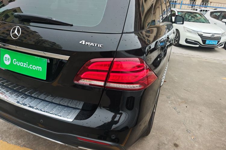 奔驰GLE 2017款 GLE 400 4MATIC车身外观9