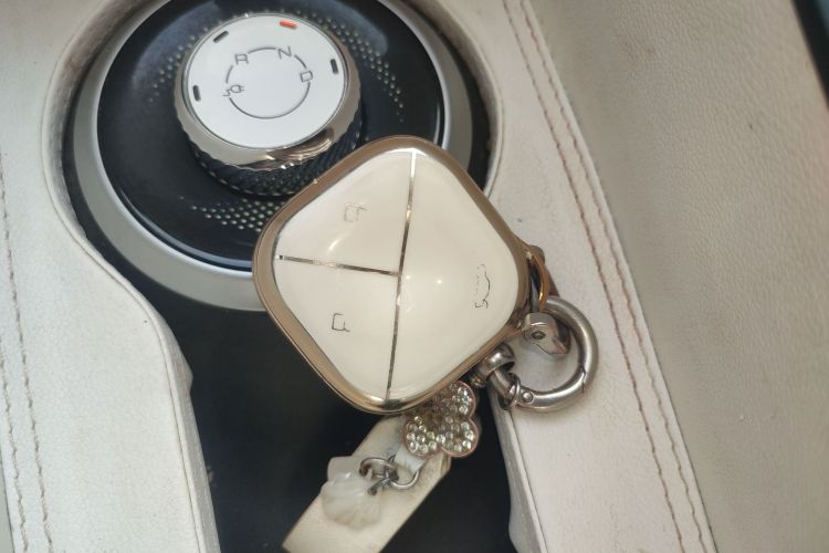 五菱汽车 五菱缤果 2023款 203km 舒享款中控内饰11