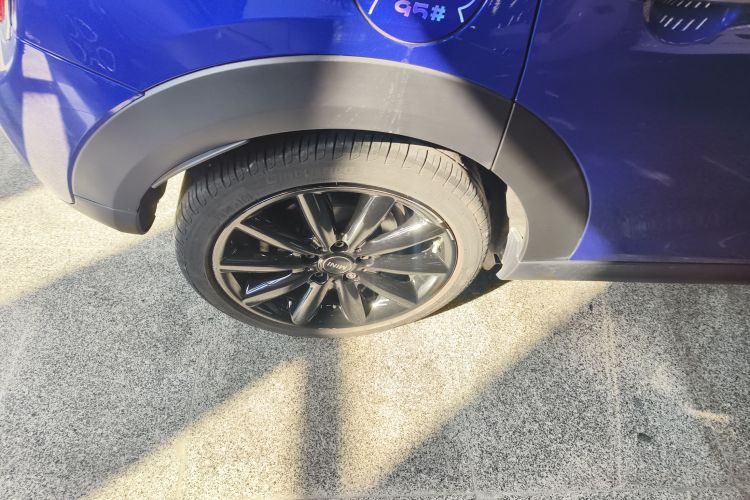 MINI 2019款 1.5T COOPER 艺术家 五门版车身外观6008