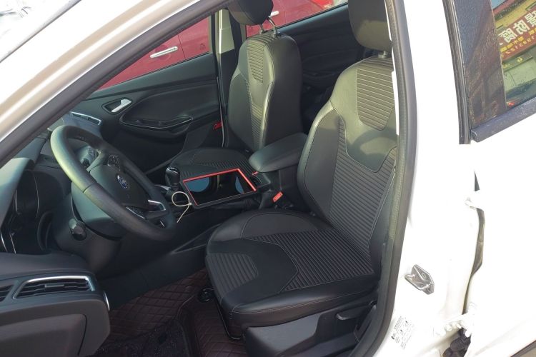 福特 福克斯 2017款 两厢 1.6L 手动风尚型智行版中控内饰19