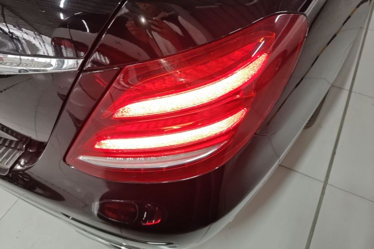 奔驰E级 2016款 E 200 L车身外观9