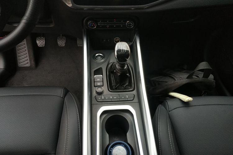 奇瑞 瑞虎8 2018款 1.5TCI 手动豪华型 7座中控内饰18