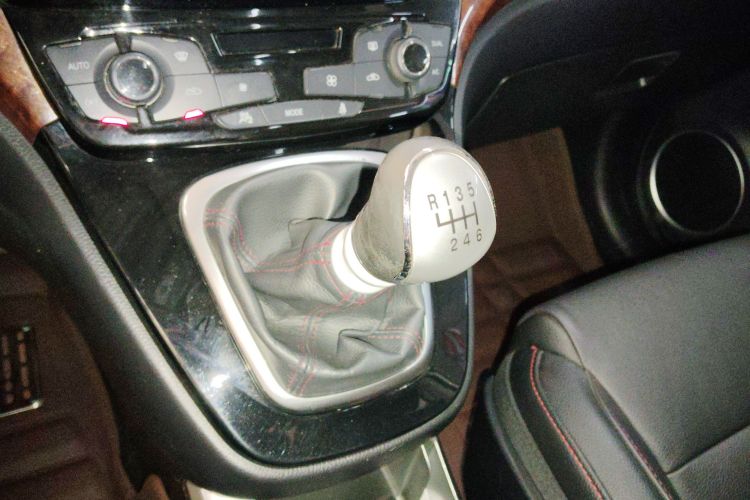 哈弗H6 2014款 运动版 1.5T 手动两驱精英型中控内饰18