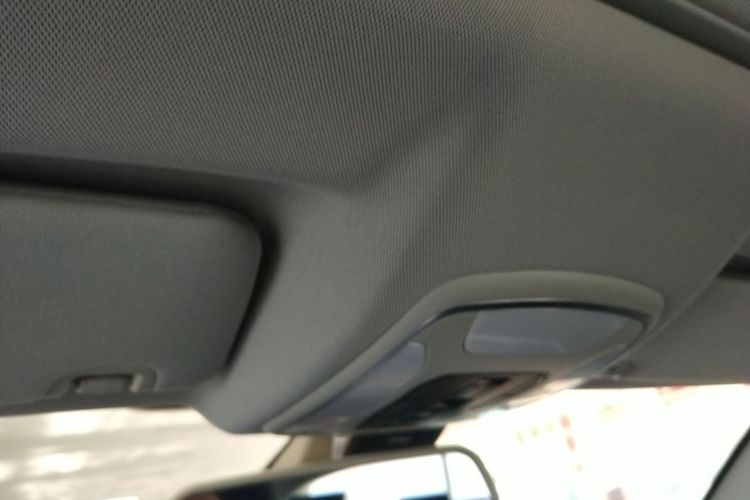 众泰SR7 2016款 1.5T CVT魔方之心版 国IV中控内饰22