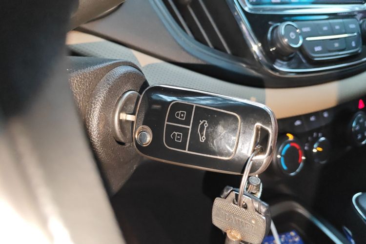 雪佛兰 科鲁泽 2022款 320 自动悦享天窗版中控内饰7001