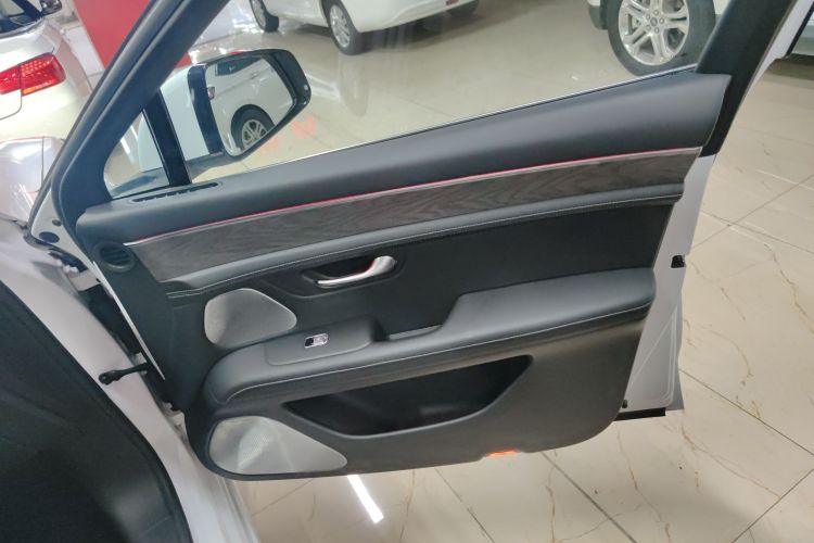 鸿蒙智行 问界M5 2022款 增程四驱性能版中控内饰42