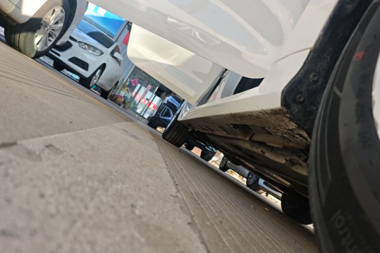 丰田 卡罗拉 2021款 双擎 1.8L E-CVT精英版局部细节9001