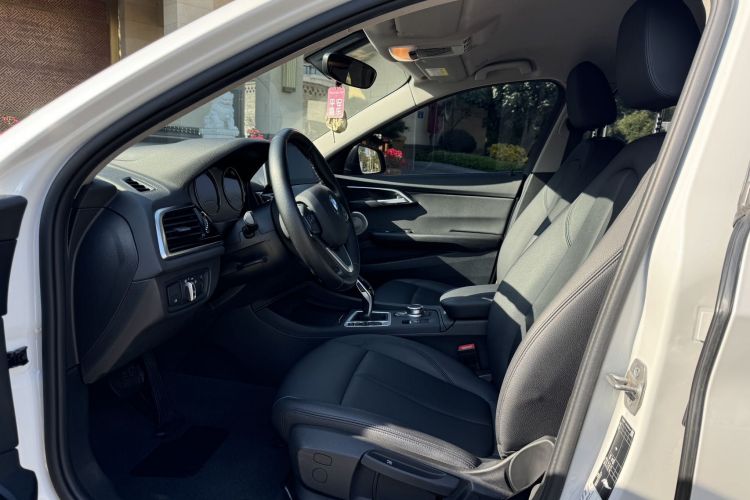 宝马1系 2021款 改款 120i M运动版中控内饰19