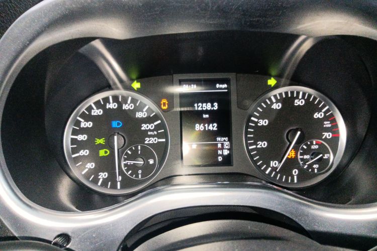 奔驰 威霆 2016款 2.0T 精英版中控内饰14