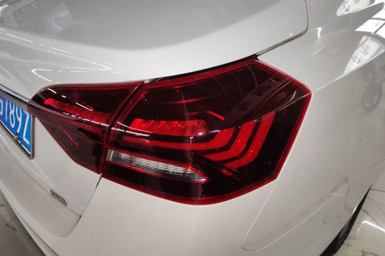 吉利汽车 帝豪 2021款 UP 1.5L 手动舒适型车身外观9