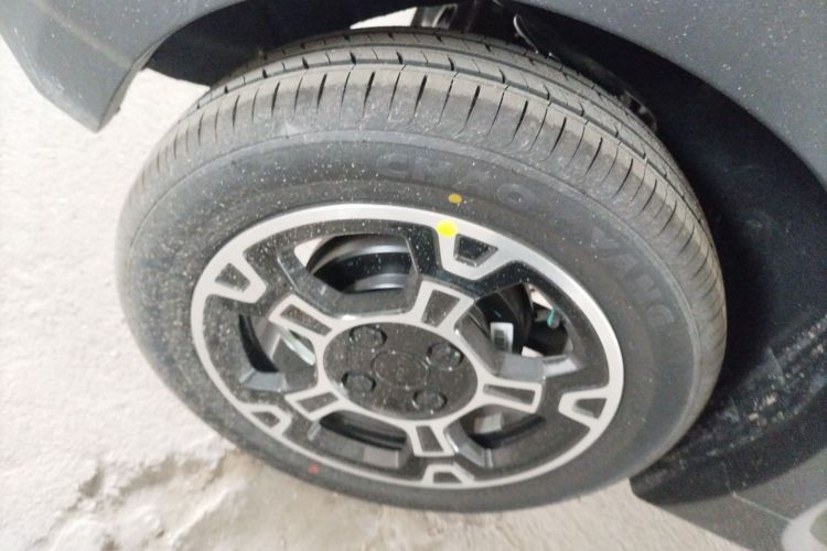 吉利银河 2025款 210km 熊猫骑士车身外观6008