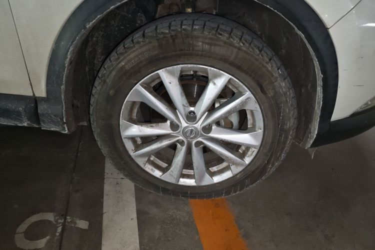 日产 逍客 2016款 2.0L CVT精英版车身外观10