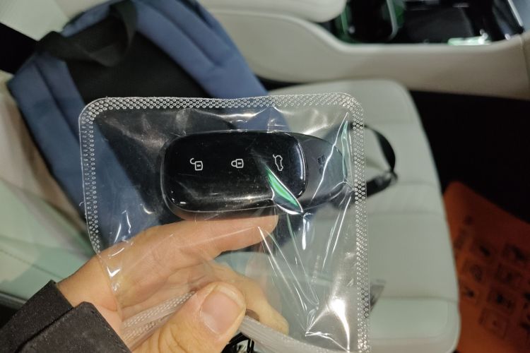 理想汽车 理想ONE 2020款 增程6座版中控内饰7001