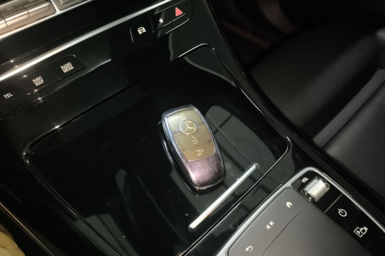 奔驰EQC 2022款 EQC 400 4MATIC中控内饰11