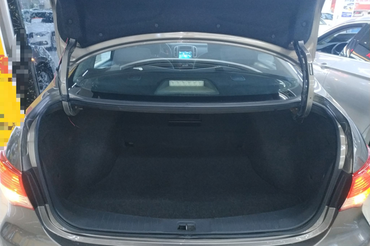 日产 轩逸 2019款 经典 1.6XE+ CVT智联领先版机舱底盘23