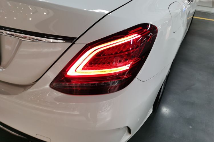 奔驰C级 2019款 C 180 L 时尚型运动版车身外观9