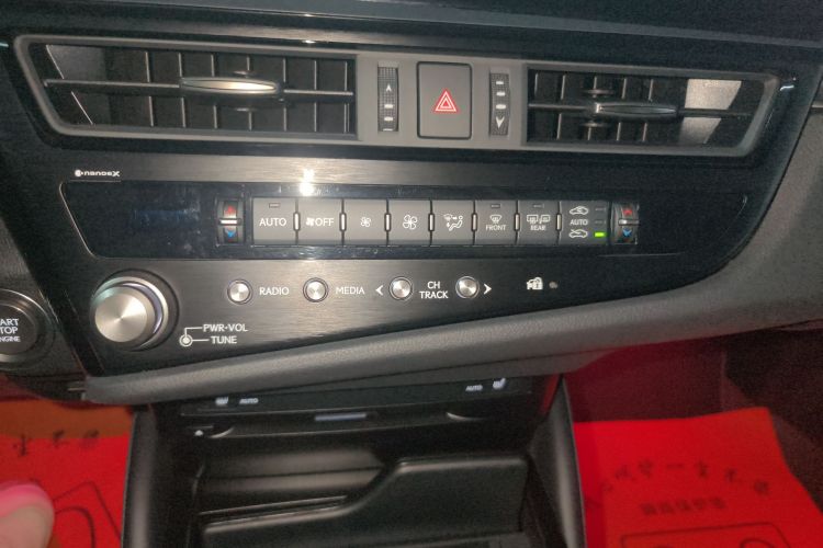 雷克萨斯ES 2021款 200 卓越版局部细节16