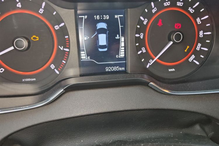 奇瑞 艾瑞泽5 2016款 1.5L 手动领潮版中控内饰15