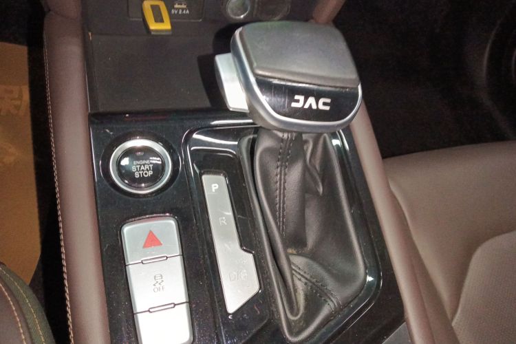 江汽集团 嘉悦A5 2020款 1.5T CVT超越型中控内饰18