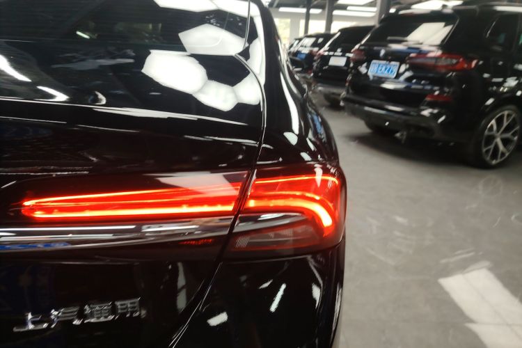 别克 君越 2022款 652T 豪华型车身外观9