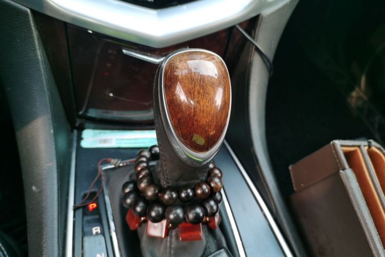 凯迪拉克SRX 2014款 3.0L 豪华型中控内饰18